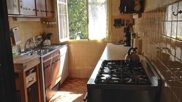 Kühlschrank, Mikrowelle, Ofen, Geschirrspüler