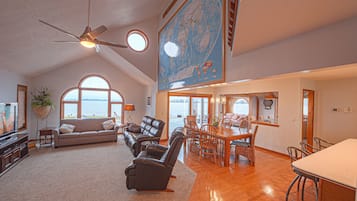 Smart TV, fireplace, video games, DVD player