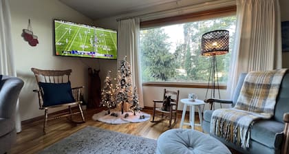 Cozy Farmhouse on 40 Acre Hazelnut Orchard in Wine Country