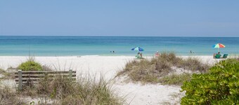 Blue Sky: Luxury 5 Bdrm/4 bath with heated pool - 1 block to beach!