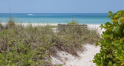 Blue Sky: Luxury 5 Bdrm/4 bath with heated pool - 1 block to beach!