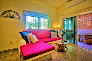 TV, books, video library - ZONA DORADA~2BED/2BATH~1 BLOCK to BEACH~FULL KITCHEN~LAUNDRY~A/C~HEATED POOL (Bucerias)