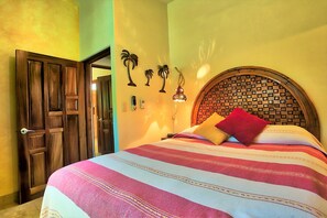 2 bedrooms, iron/ironing board, WiFi, bed sheets - ZONA DORADA~2BED/2BATH~1 BLOCK to BEACH~FULL KITCHEN~LAUNDRY~A/C~HEATED POOL (Bucerias)