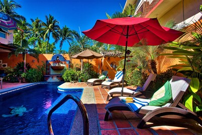 ZONA DORADA~2BED/2BATH~1 BLOCK to BEACH~FULL KITCHEN~LAUNDRY~A/C~HEATED POOL