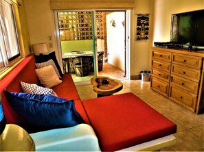 TV, books, video library - ZONA DORADA~2BED/2BATH~1 BLOCK to BEACH~FULL KITCHEN~LAUNDRY~A/C~HEATED POOL (Bucerias)
