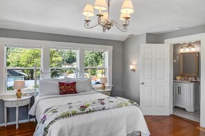 4 makuuhuonetta, työpöytä, silitysrauta/-lauta, ilmainen Wi-Fi