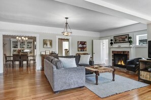 Smart TV, fireplace, DVD player, books