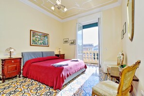 3 bedrooms, iron/ironing board, WiFi, bed sheets - Authentic Roman - Colosseum area, Fabulous Apart, Terrace, Wifi, Aircon (Roma)