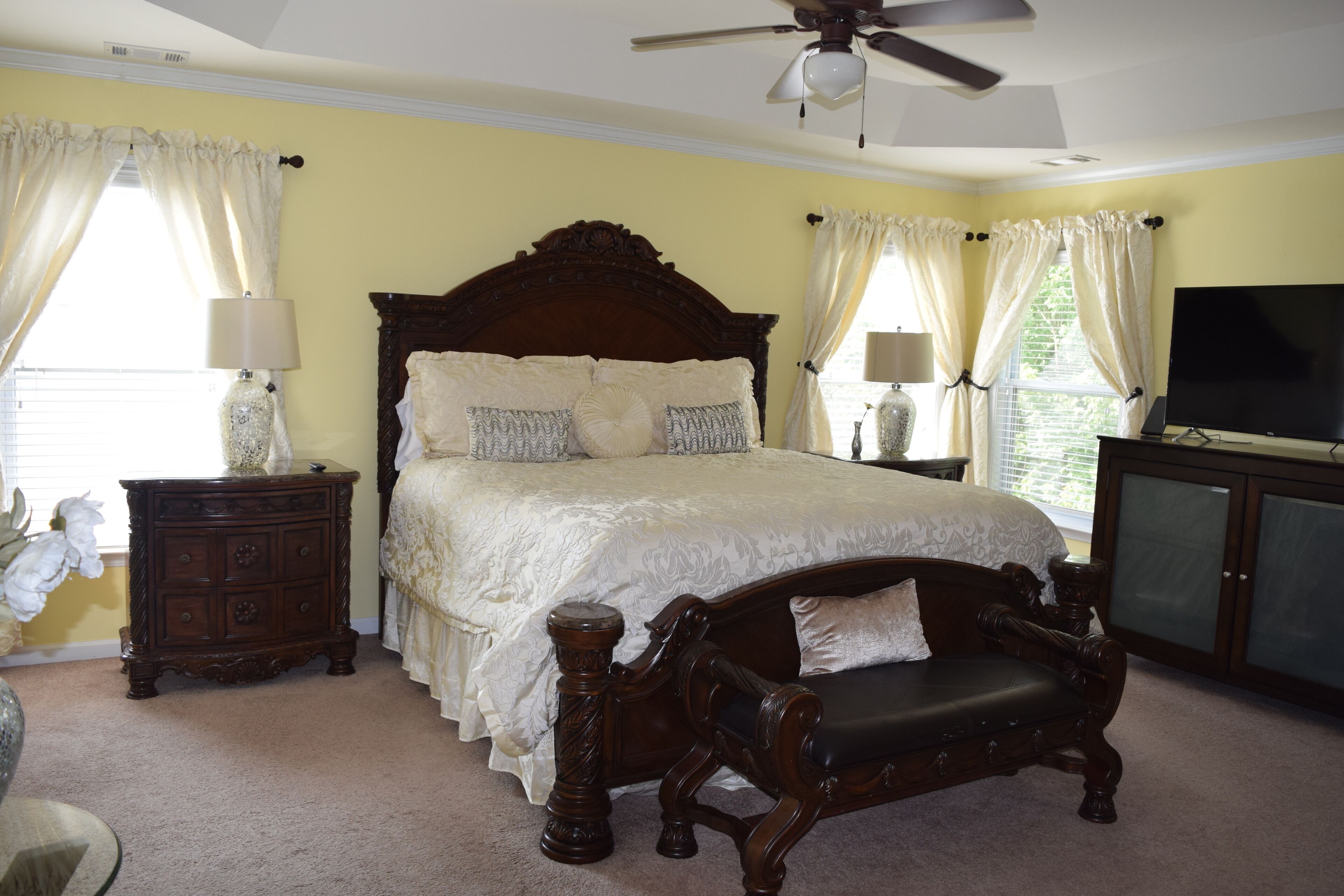 4 bedrooms, desk, iron/ironing board, free WiFi