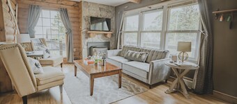 NORTHERN LIGHTS! Attractive Year-Round Beach House on Lake Superior. 