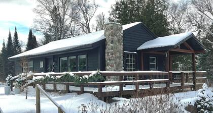 NORTHERN LIGHTS! Attractive Year-Round Beach House on Lake Superior.