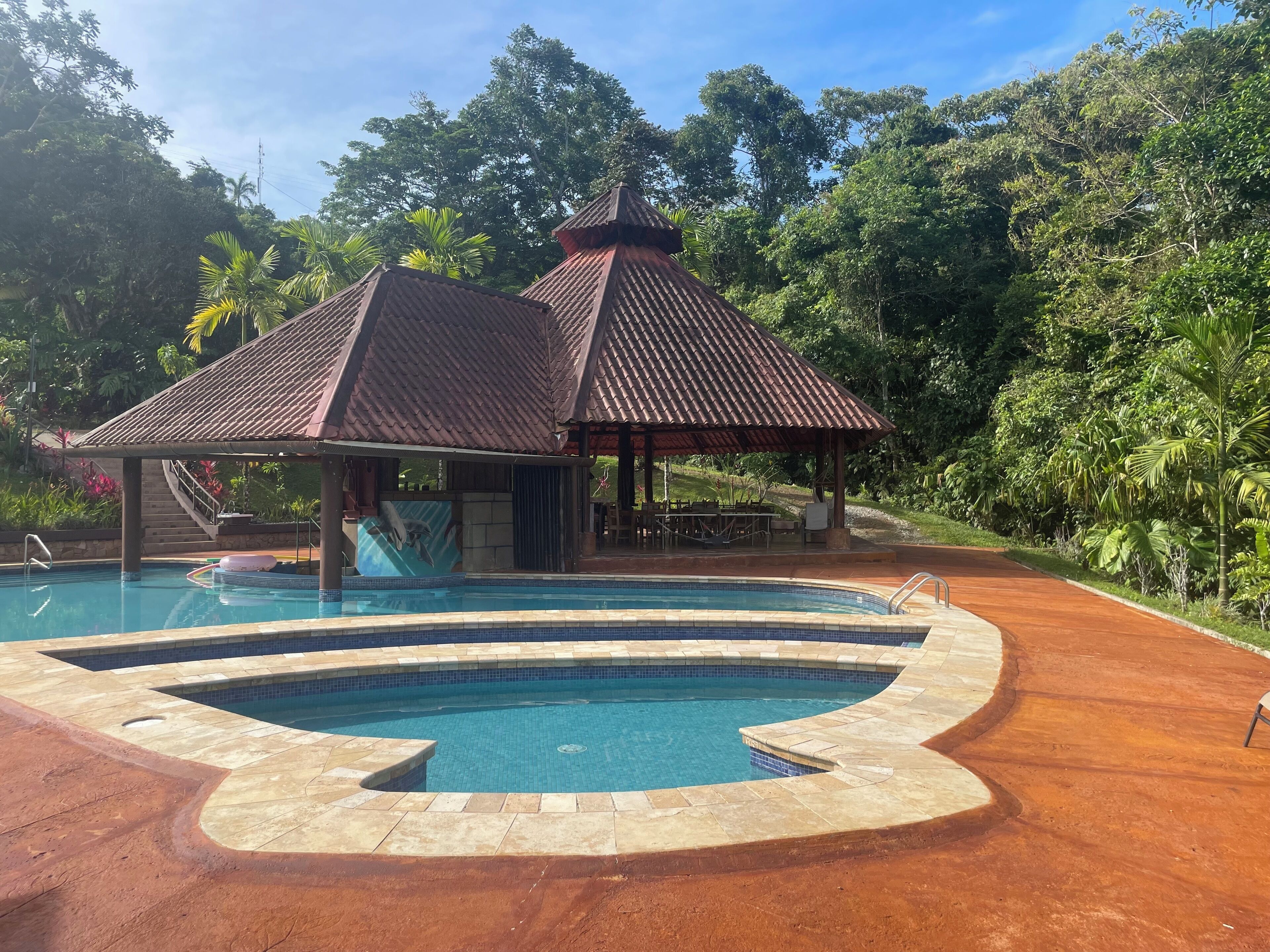 Another photo of pool.