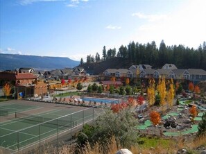 Sport court - Family Lake-View Cottage at LaCasa • Loft + 2BR • Resort Access (Kelowna)