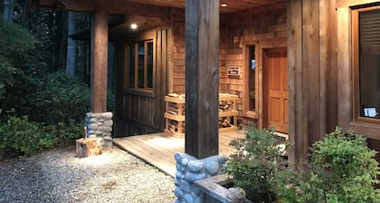 Luxuriöse Oceanfront Custom Home, voll lizenzierte und schöne Aussicht auf Meares ist!
