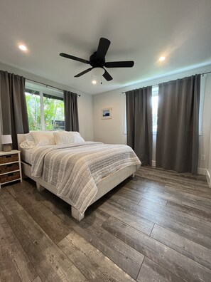 4 Schlafzimmer, Schreibtisch, Bügeleisen/Bügelbrett, Reisekinderbett