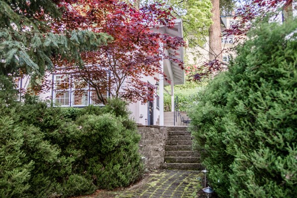 المنطقة المحيطة بالمنشأة