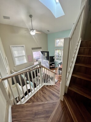 تل�فزيون ذكي، مشغل دي في دي، كُتُب، ستيريو