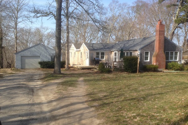 Quaint fully renovated Cape House with 3 bedrooms, 2 bathrooms, air conditioning