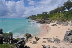 Una playa cerca, toallas de playa