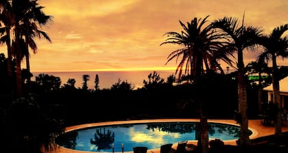 Large studio apartment w/ views. Close to beaches