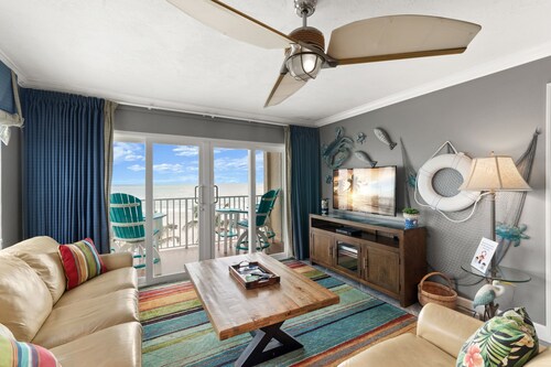 Luxury Condo - Panoramic Views Of Both John's Pass &  Direct Ocean Front