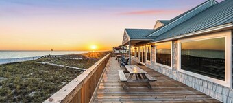 🌊🌴Gulf-Front | Sunset Views from the Large Deck | Sleeps 14 | Salty Breeze