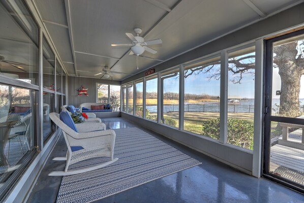 Interior - Large Lakefront on Eagle Mountain Lake (Azle)