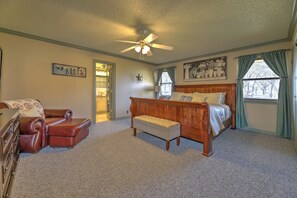 4 bedrooms, iron/ironing board, free WiFi, bed sheets - Large Lakefront on Eagle Mountain Lake (Azle)