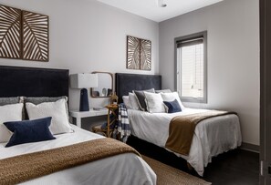 8 bedrooms, desk, iron/ironing board, free WiFi - Modern Nashville Retreat with Rooftop Views– Perfect for Your Music City Getaway (Nashville)
