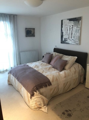 2 habitaciones, tabla de planchar con plancha y acceso a internet