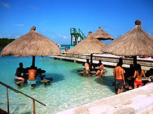 Oceanfront home; Rooftop deck; Fabulous views; Upper level apartment