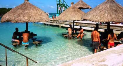 Oceanfront home; Rooftop deck; Fabulous views; Upper level apartment