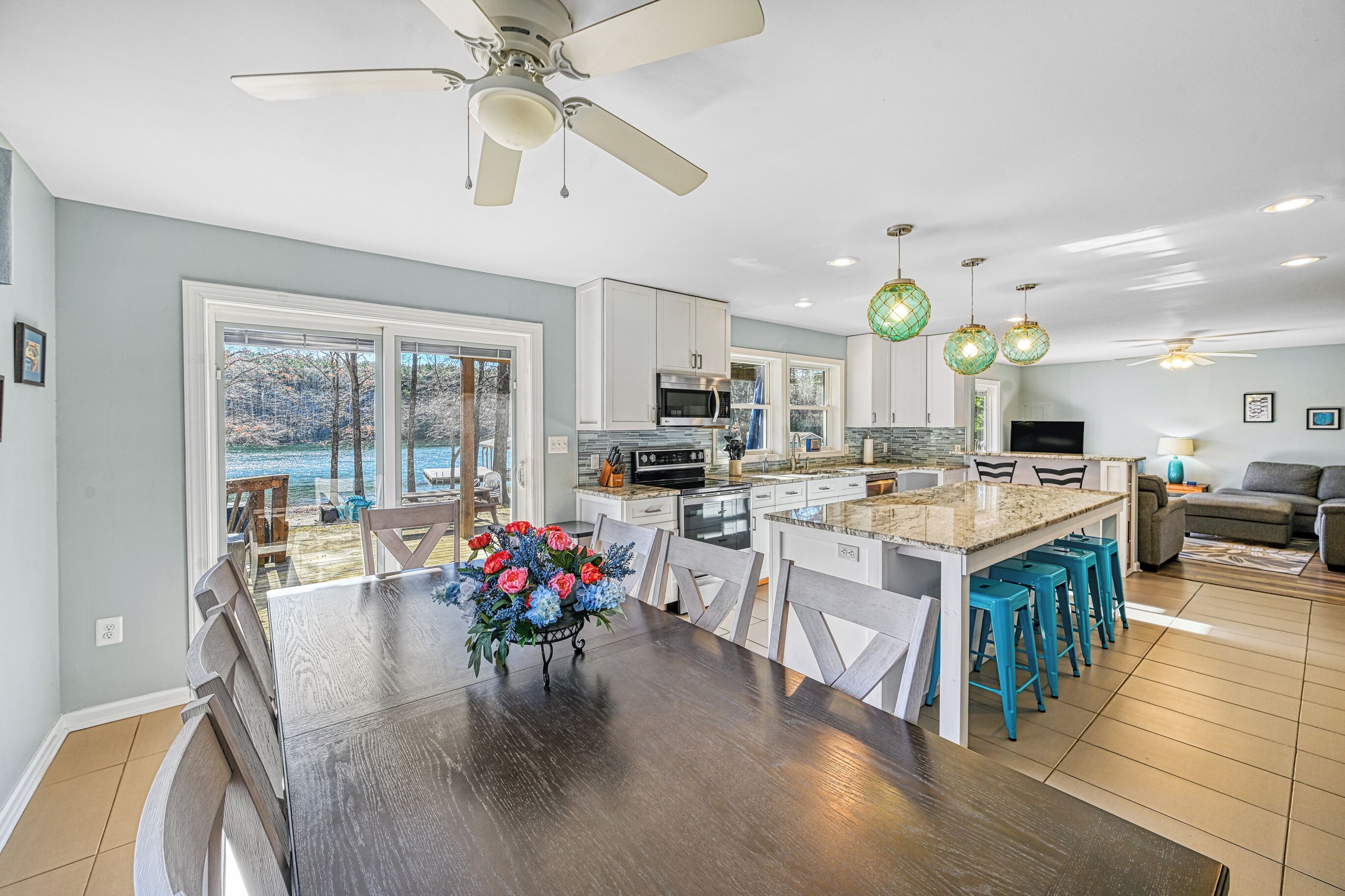 المنشأة من الداخل