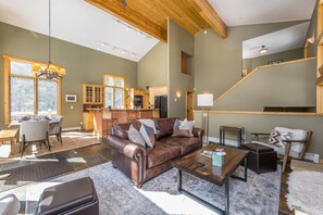 Smart TV, fireplace, offices