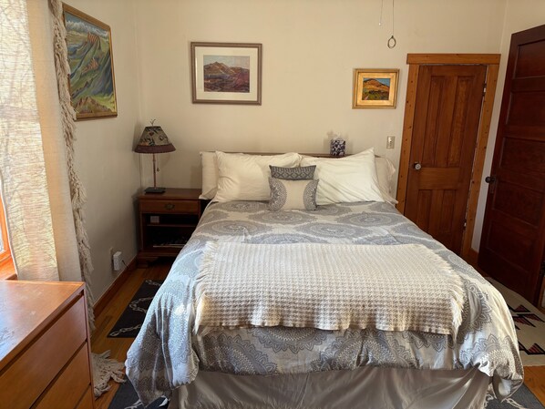 3 makuuhuonetta, työpöytä, silitysrauta/-lauta, ilmainen Wi-Fi