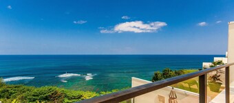 Oceanfront Luxury Penthouse Condo w/AC in north shore’s premier property