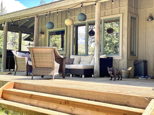 -Lewisia Lodge River Retreat