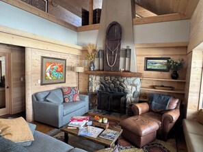 Smart TV, fireplace, DVD player, table football