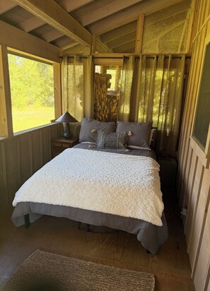 3 bedrooms, free WiFi, bed sheets - -Lewisia Lodge River Retreat (Winthrop)