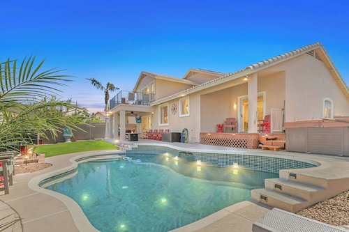 Lakefront-Pool-Pontoon-HotTub-PoolTable-Arcade-FirePits-Cardinal Stadium-WM Open