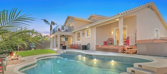 Vue imprenable sur la montagne avec piscine et bateau sur les lacs Arrowhead!