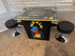 Game room - Relaxing Lakefront-Pool-Spa-Pontoon-Game Room-FirePits-Cardinal Stadium-WM Open (Glendale)