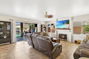 Smart TV, fireplace, DVD player, printers - Relaxing Lakefront-Pool-Spa-Pontoon-Game Room-FirePits-Cardinal Stadium-WM Open (Glendale)