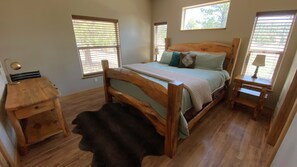 2 bedrooms, desk, travel cot, free WiFi - Loma Ponderosa - Modern Mountain Cabin (Pagosa Springs)