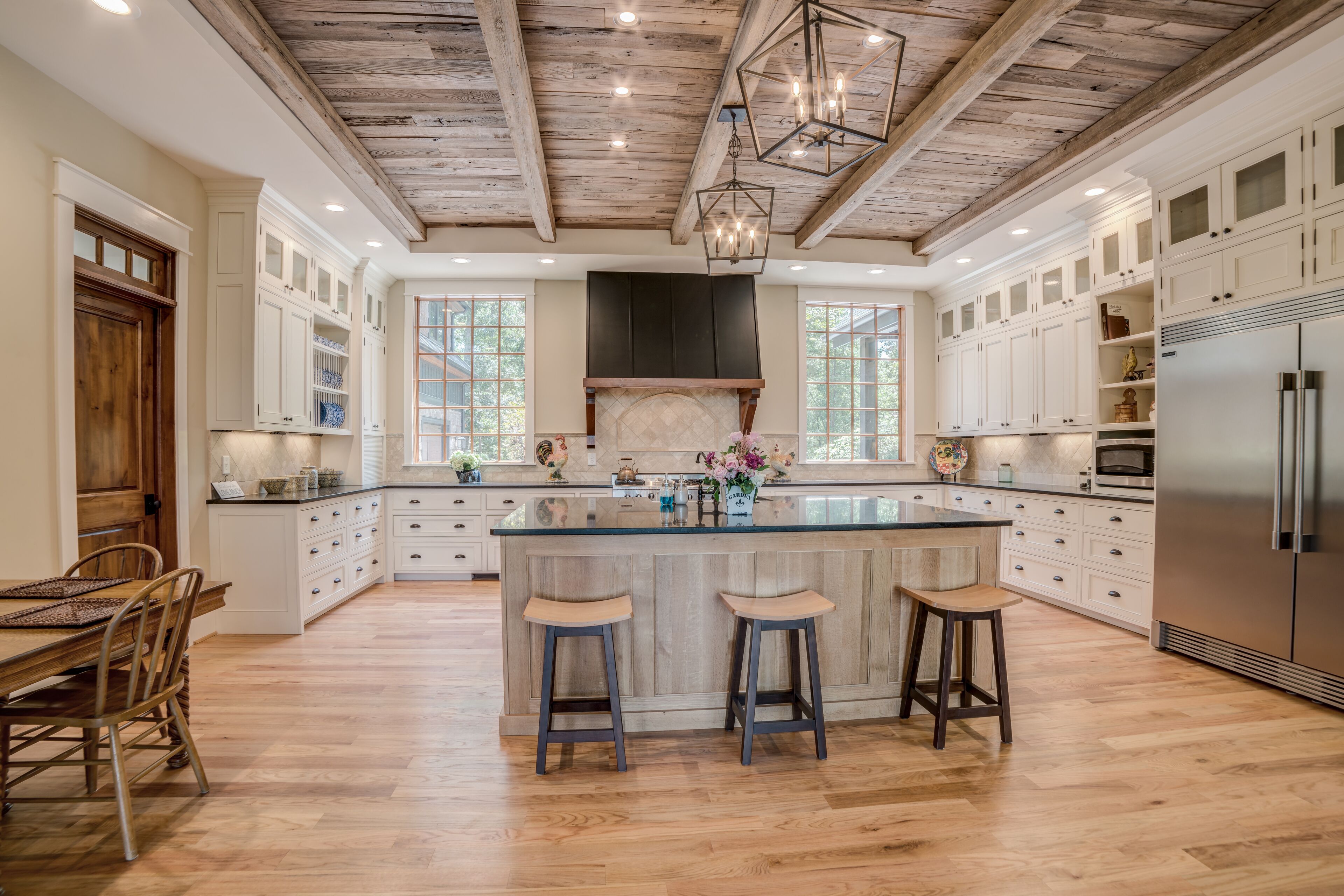 Large modern kitchen 