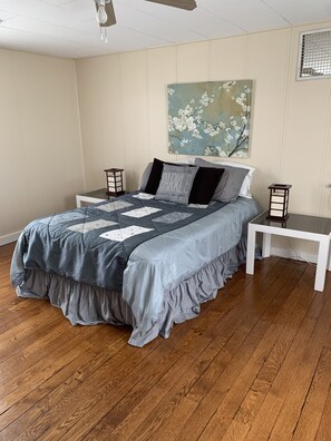 3 bedrooms, iron/ironing board, bed sheets