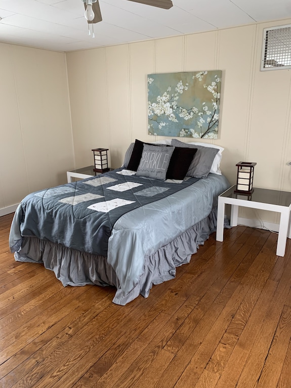 The Olde Farmhouse Spacious Lakefront House With Amazing View - Smith Mountain Lake, VA