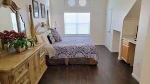 4 bedrooms, iron/ironing board, WiFi, bed sheets