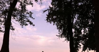 Cozy Lake Winnebago Cottage: Shallow Sandy Shore, Close to EAA & Packers Games