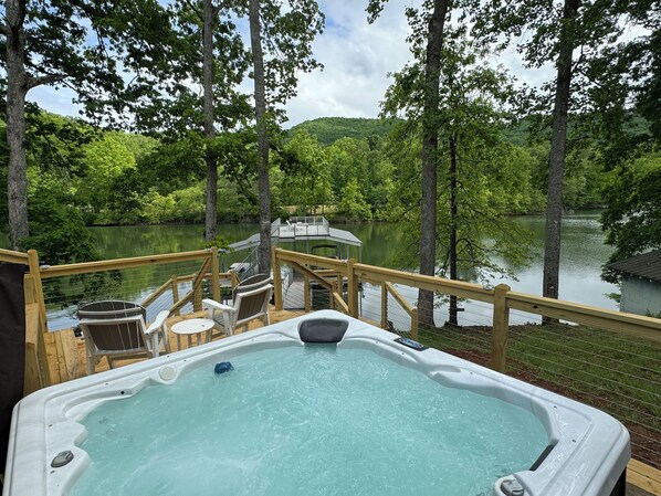 Terrace/patio - Dancing Bream, Lakefront, Dock, Sun Deck, kayaks, Hot tub. (Hiawassee)